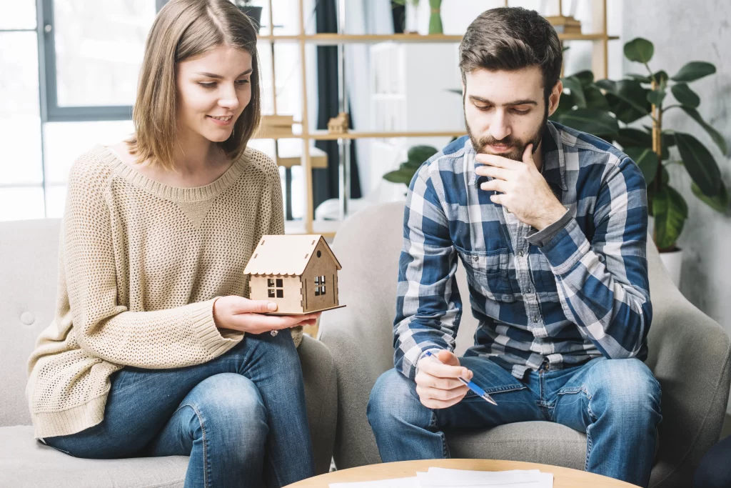 No existe un momento universalmente perfecto para comprar una casa, pero hay varios factores que debes tener en cuenta al tomar esta importante decisión. 