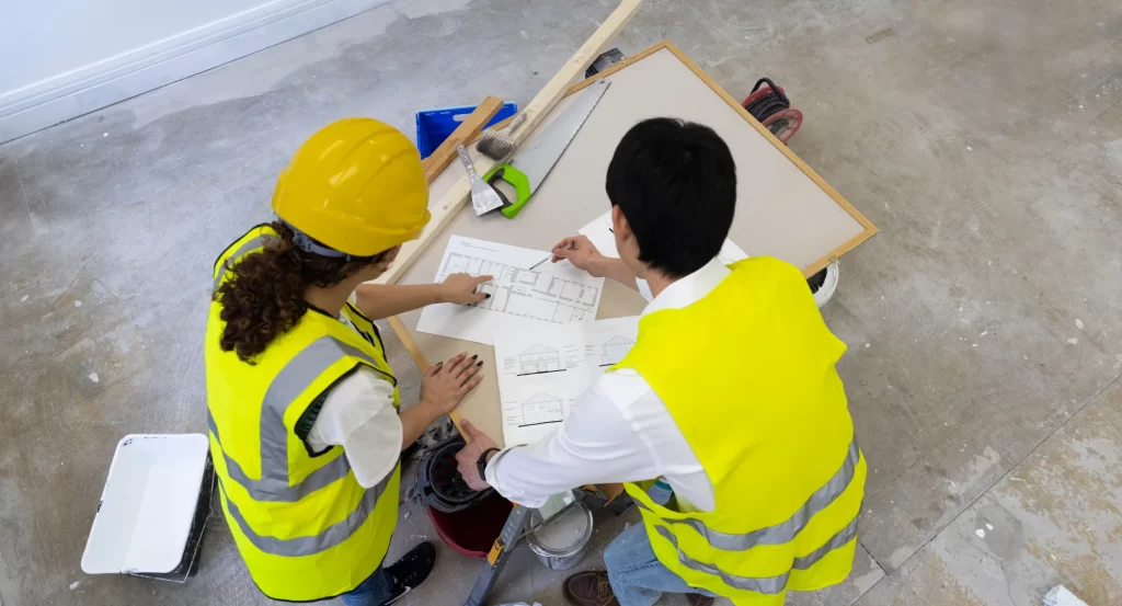 Diferentes regiones tienen normativas de construcción específicas para hacer frente a la actividad sísmica. Verifica si la casa cumple con estas normas.
